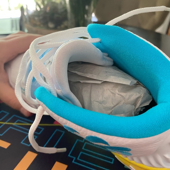 brand new kyrie 6 90s - Picture 5 of 7